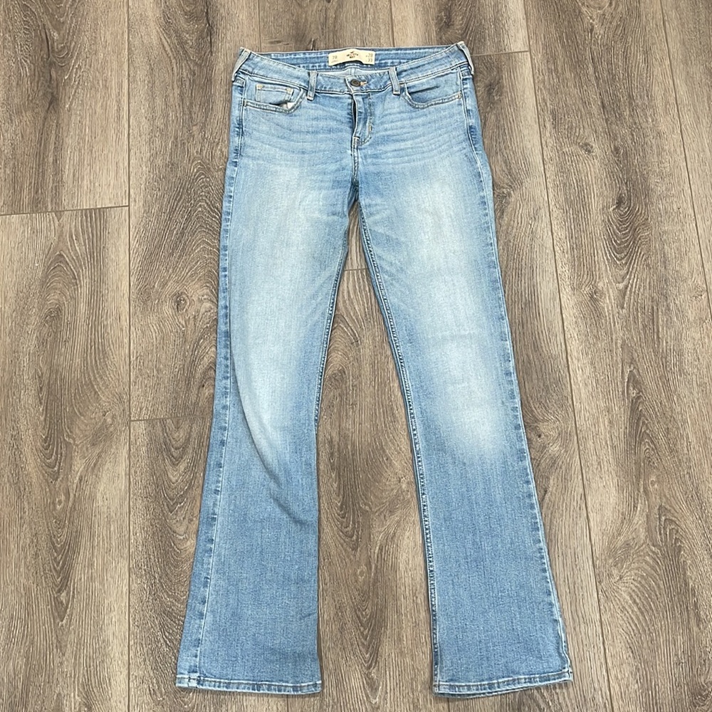 Hollister light wash boot cut jeans-used